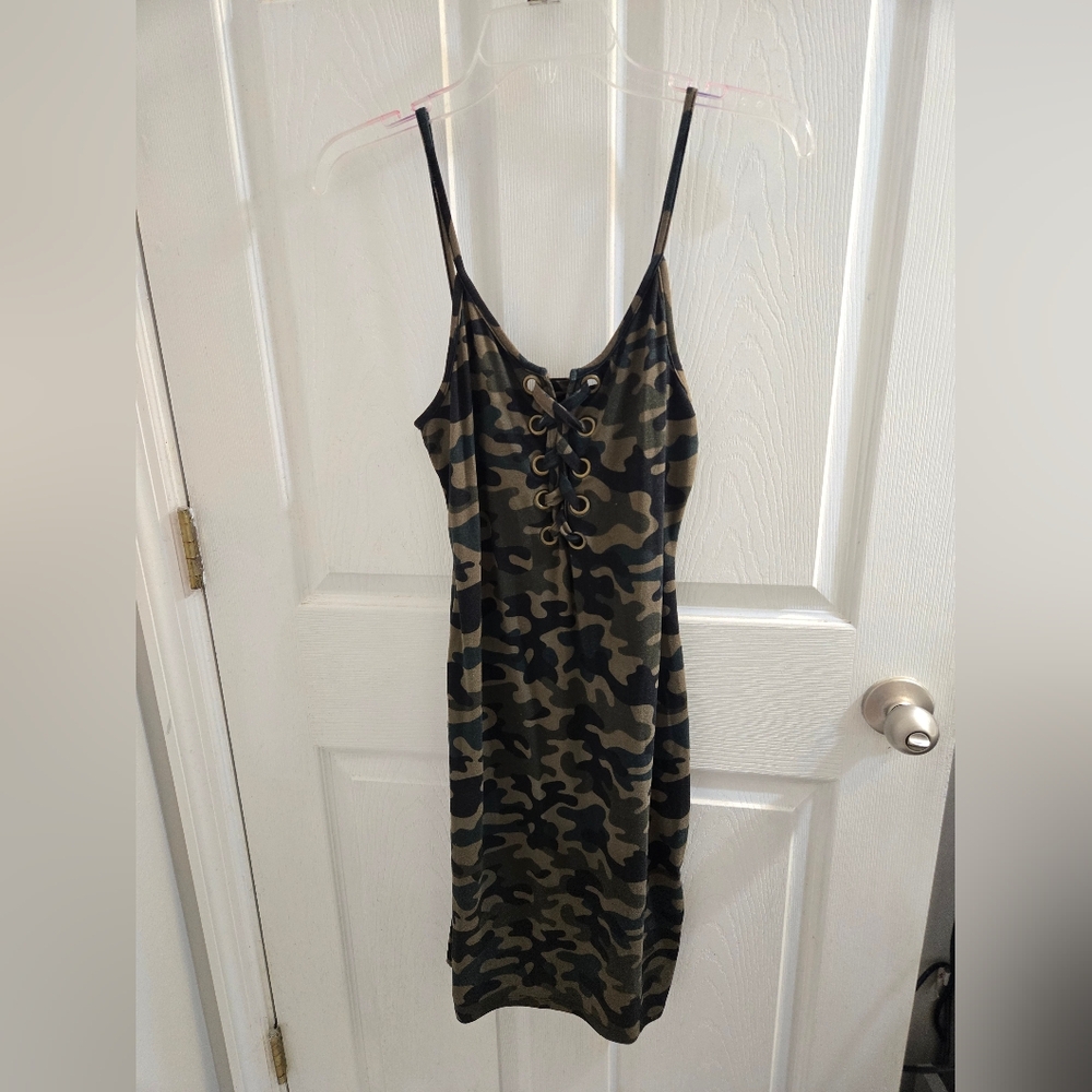 Popular Basics camo bodycon dress Size Large